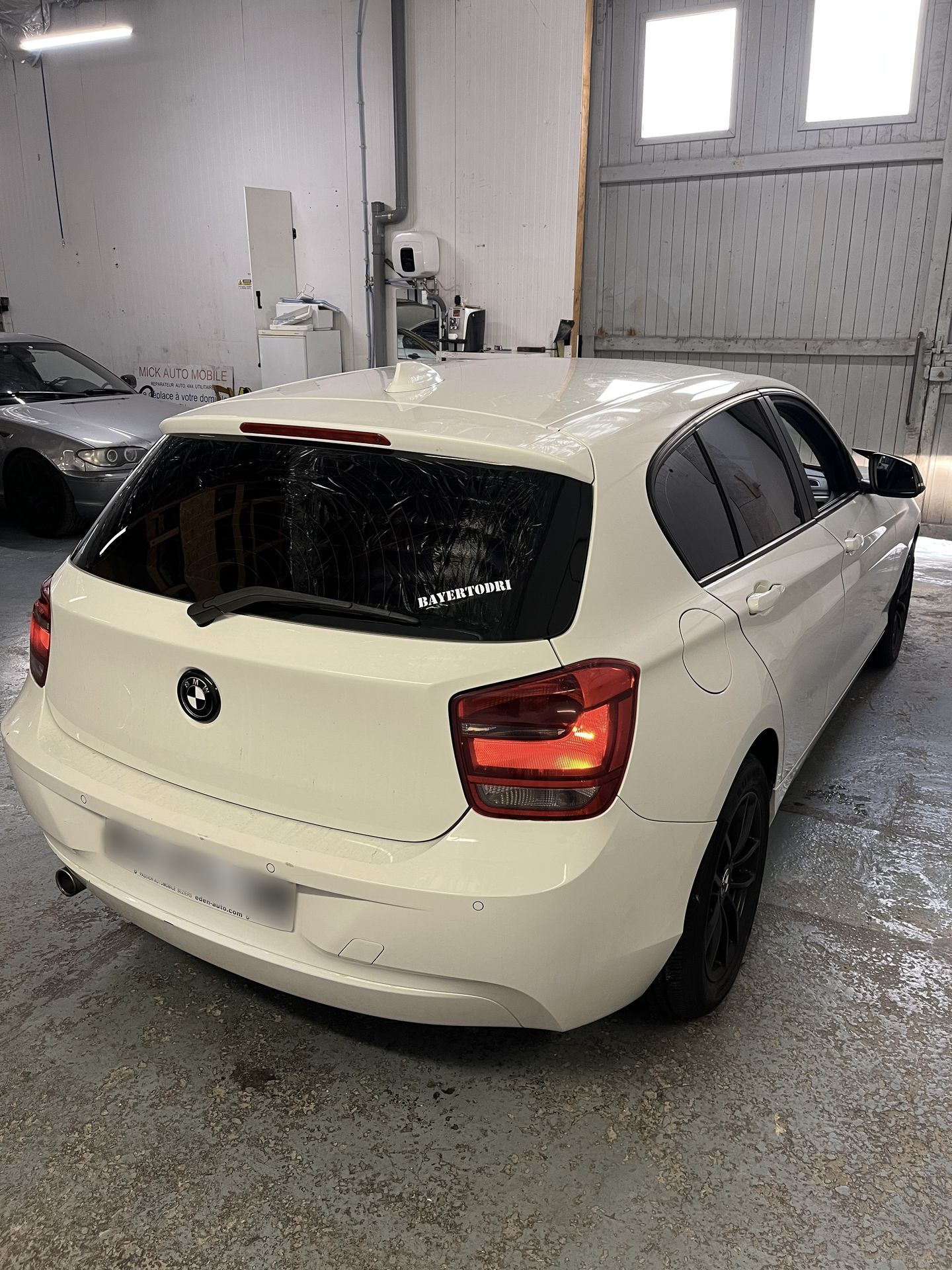 démonstration pose de vitre teintée BMW série 1